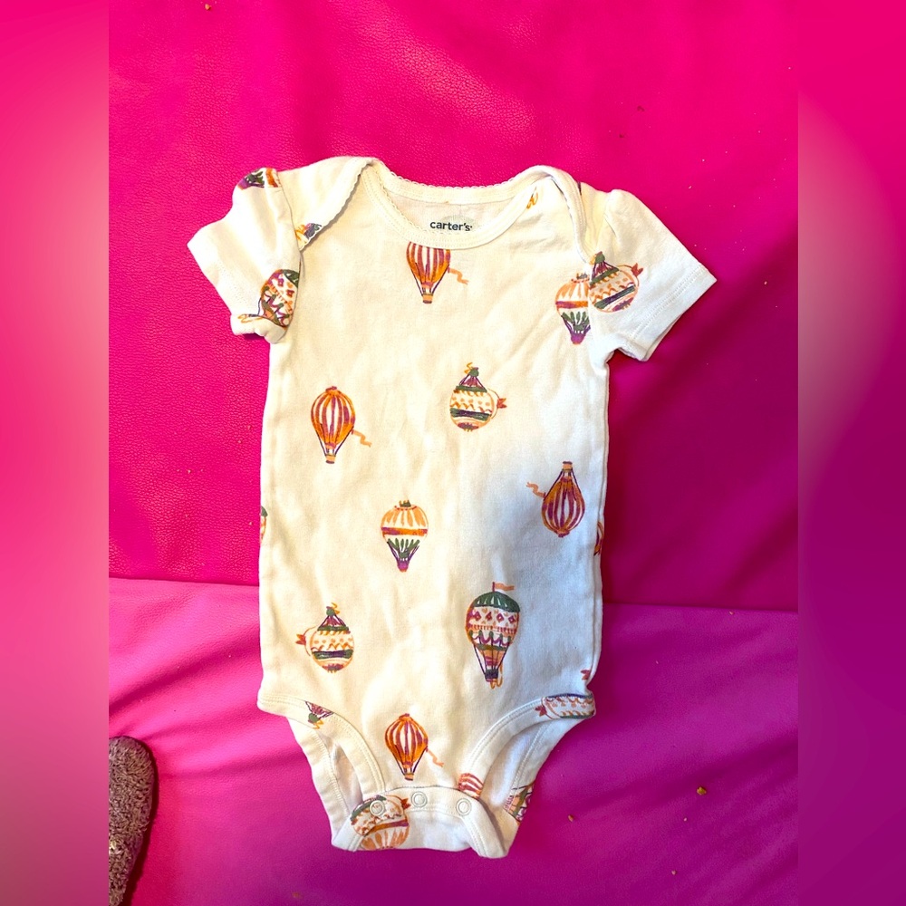 Carter’s size 12 months t shirt onsie